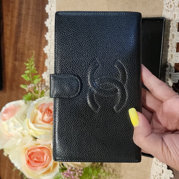 🎉SOLD🎉 Excellent condition and Authentic  CHANEL bifold kisslock wallet - Picture 3 of 13